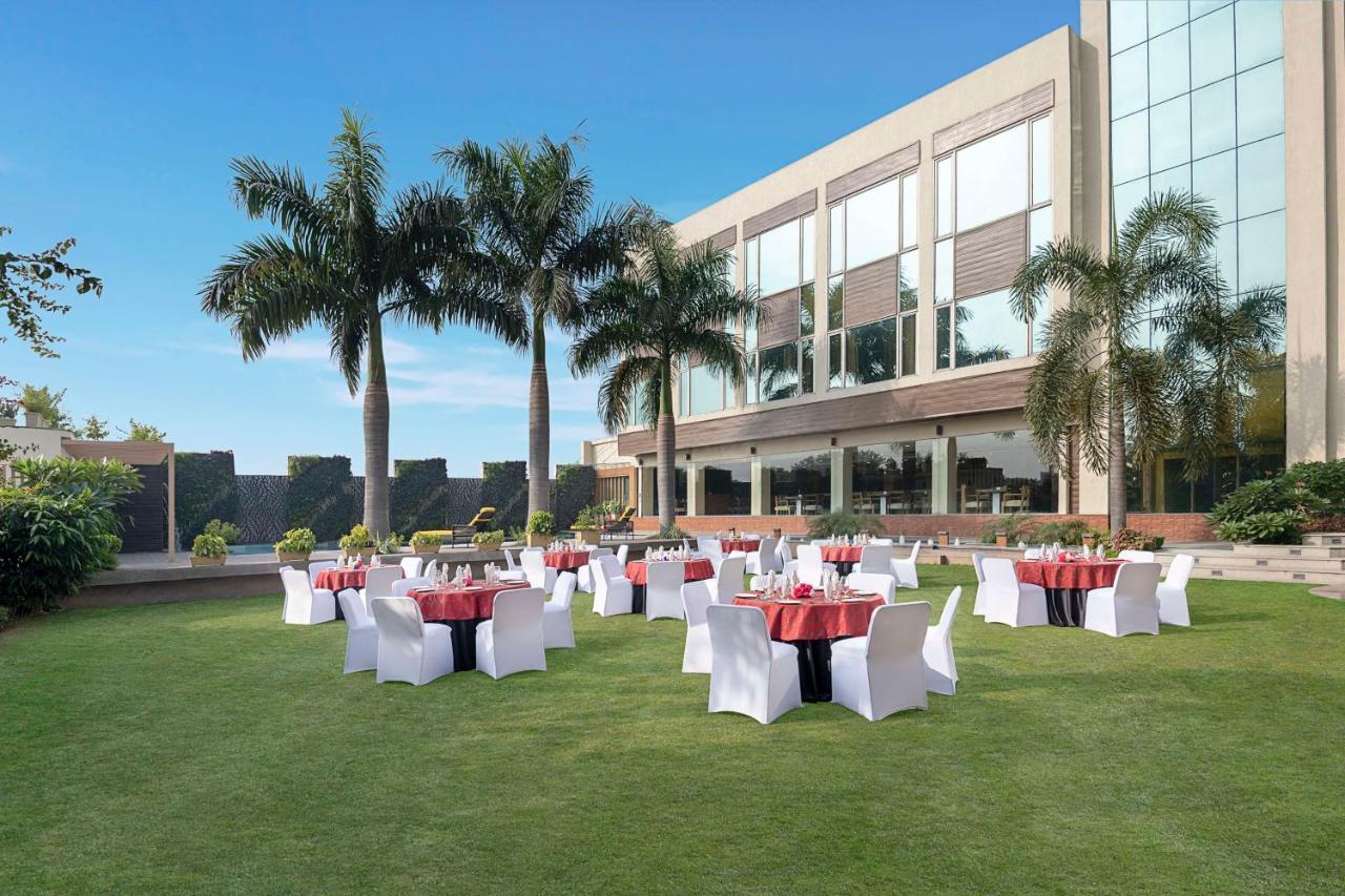Country & By Radisson होटल 4*