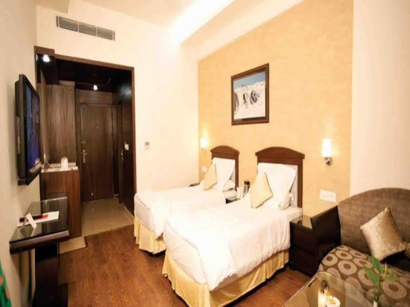 Country & By Radisson होटल Jammu