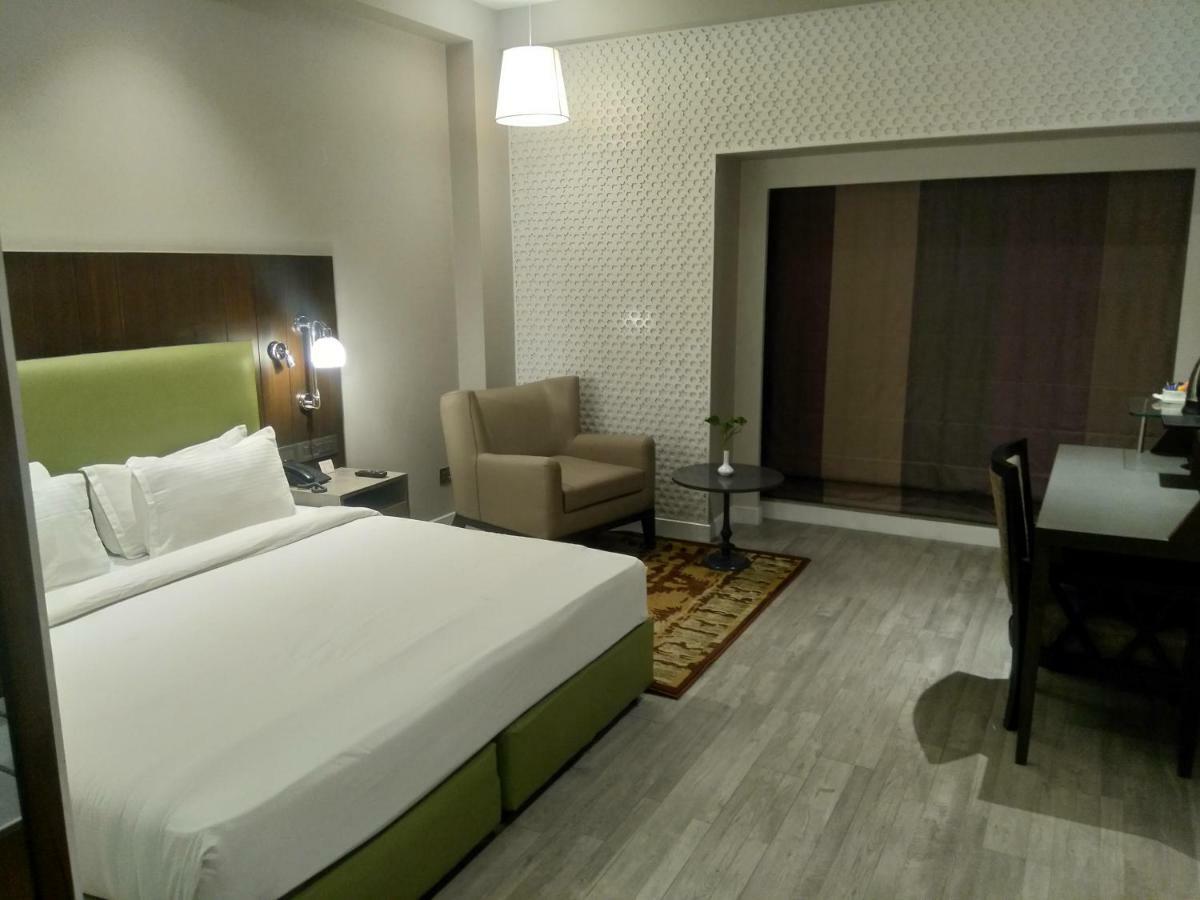 Country & By Radisson 4*